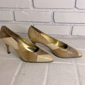 J. Renee snakeskin close toed snake skin heel